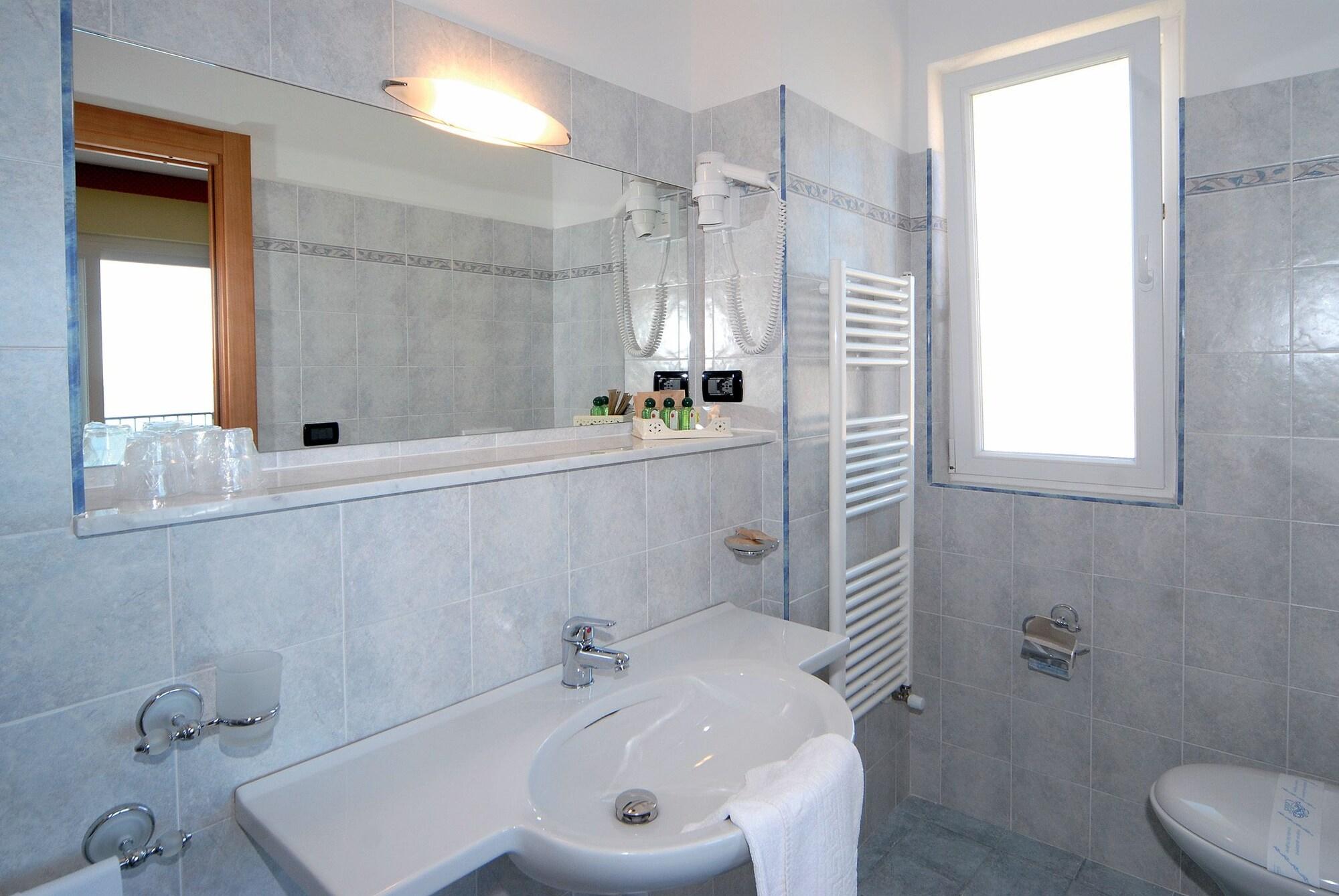 Piccolo Hotel Diano Marina Bagian luar foto