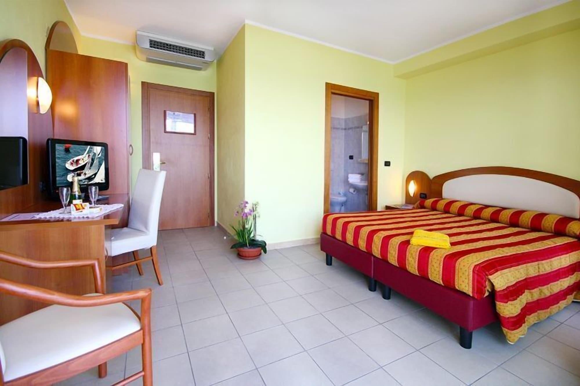 Piccolo Hotel Diano Marina Bagian luar foto
