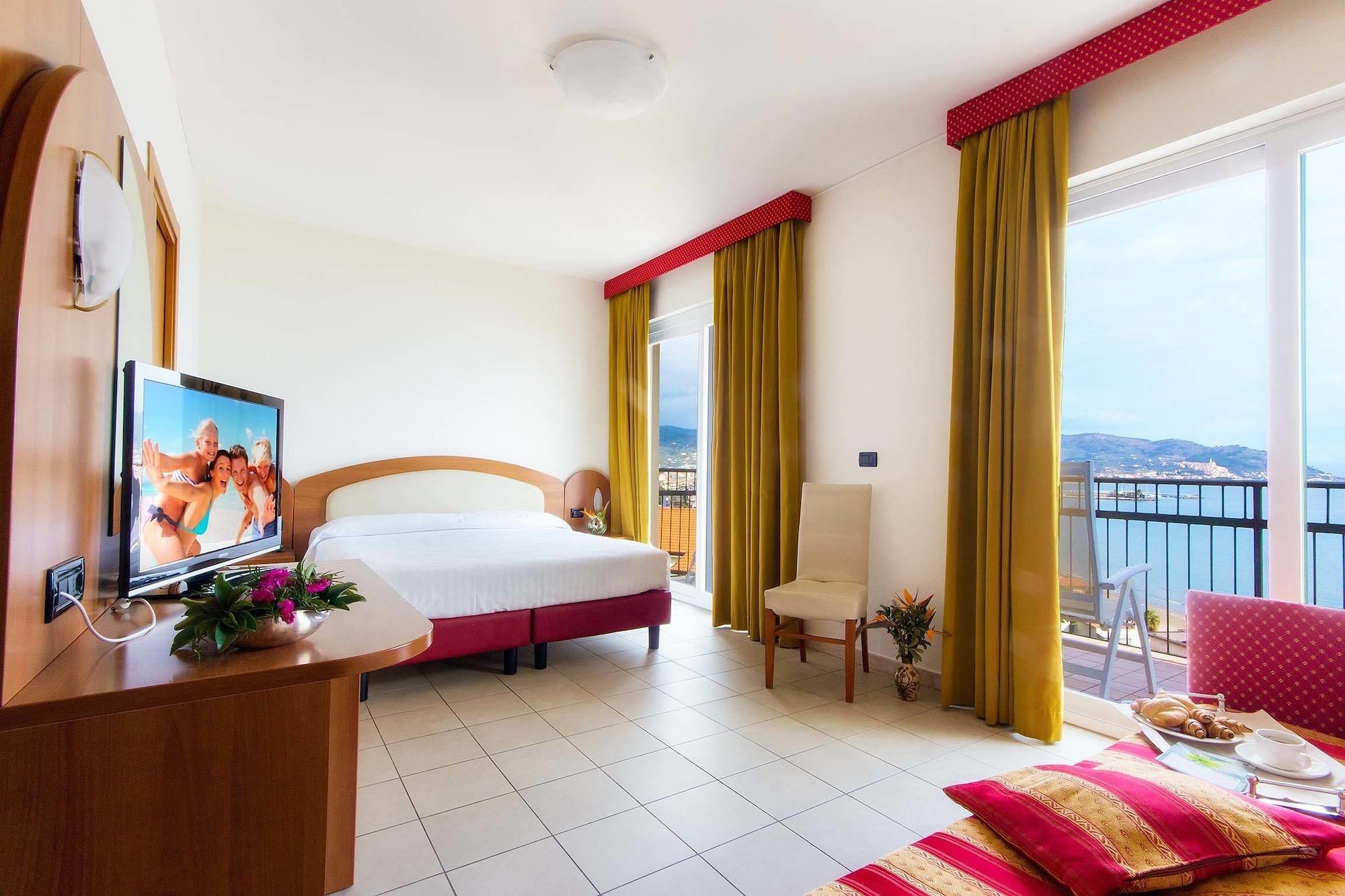 Piccolo Hotel Diano Marina Bagian luar foto