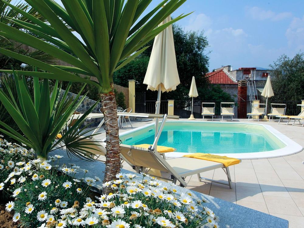 Piccolo Hotel Diano Marina Bagian luar foto