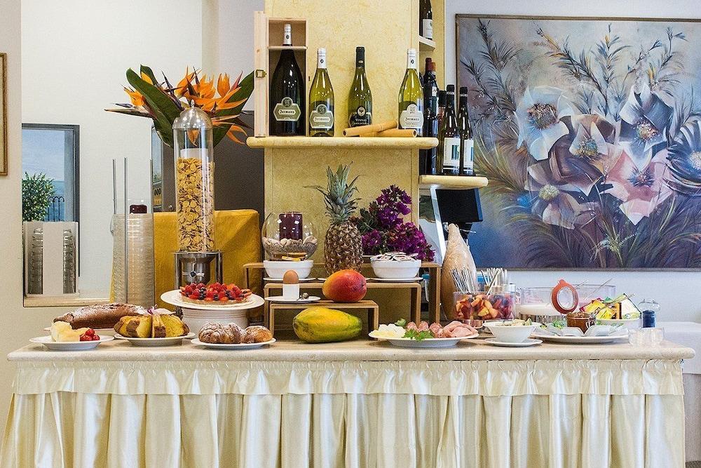 Piccolo Hotel Diano Marina Bagian luar foto