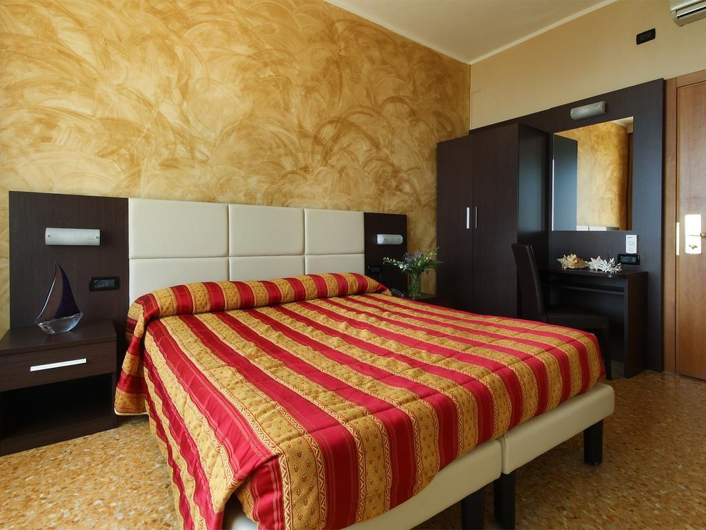 Piccolo Hotel Diano Marina Bagian luar foto