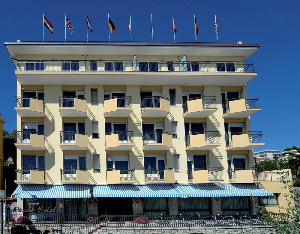 Piccolo Hotel Diano Marina Bagian luar foto