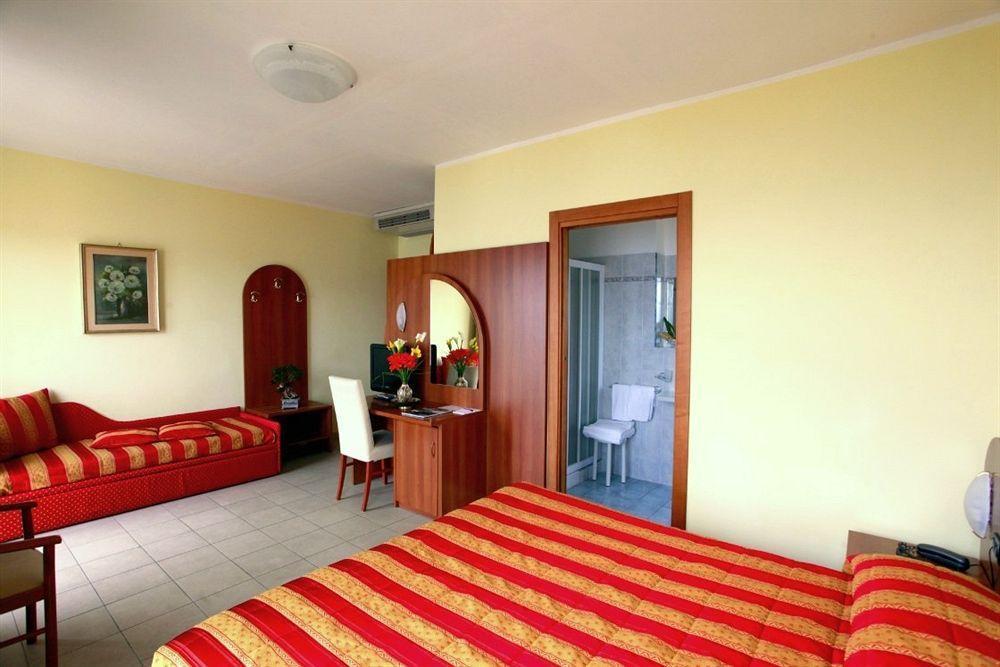 Piccolo Hotel Diano Marina Bagian luar foto