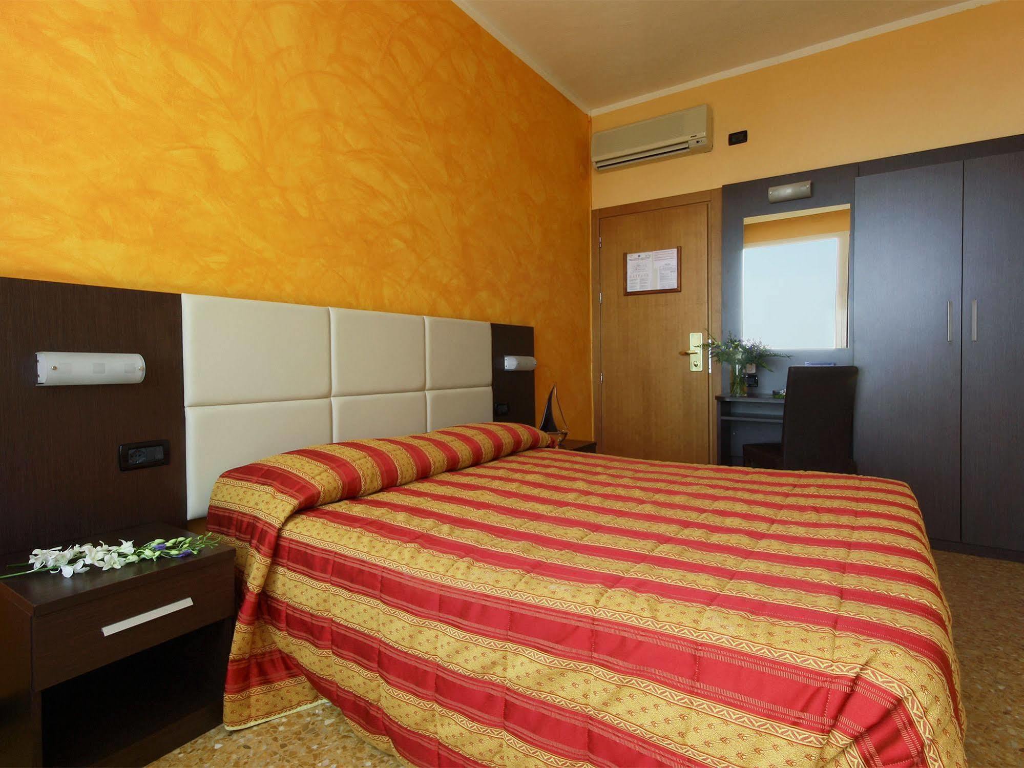 Piccolo Hotel Diano Marina Bagian luar foto