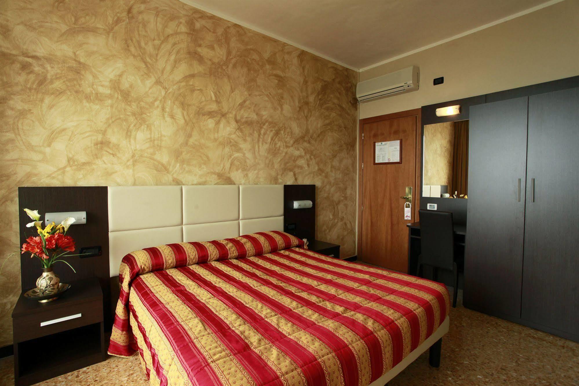 Piccolo Hotel Diano Marina Bagian luar foto